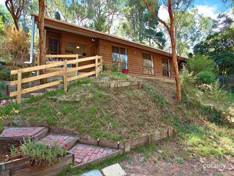 13 Valley Rd, Wattle Glen, VIC 3096