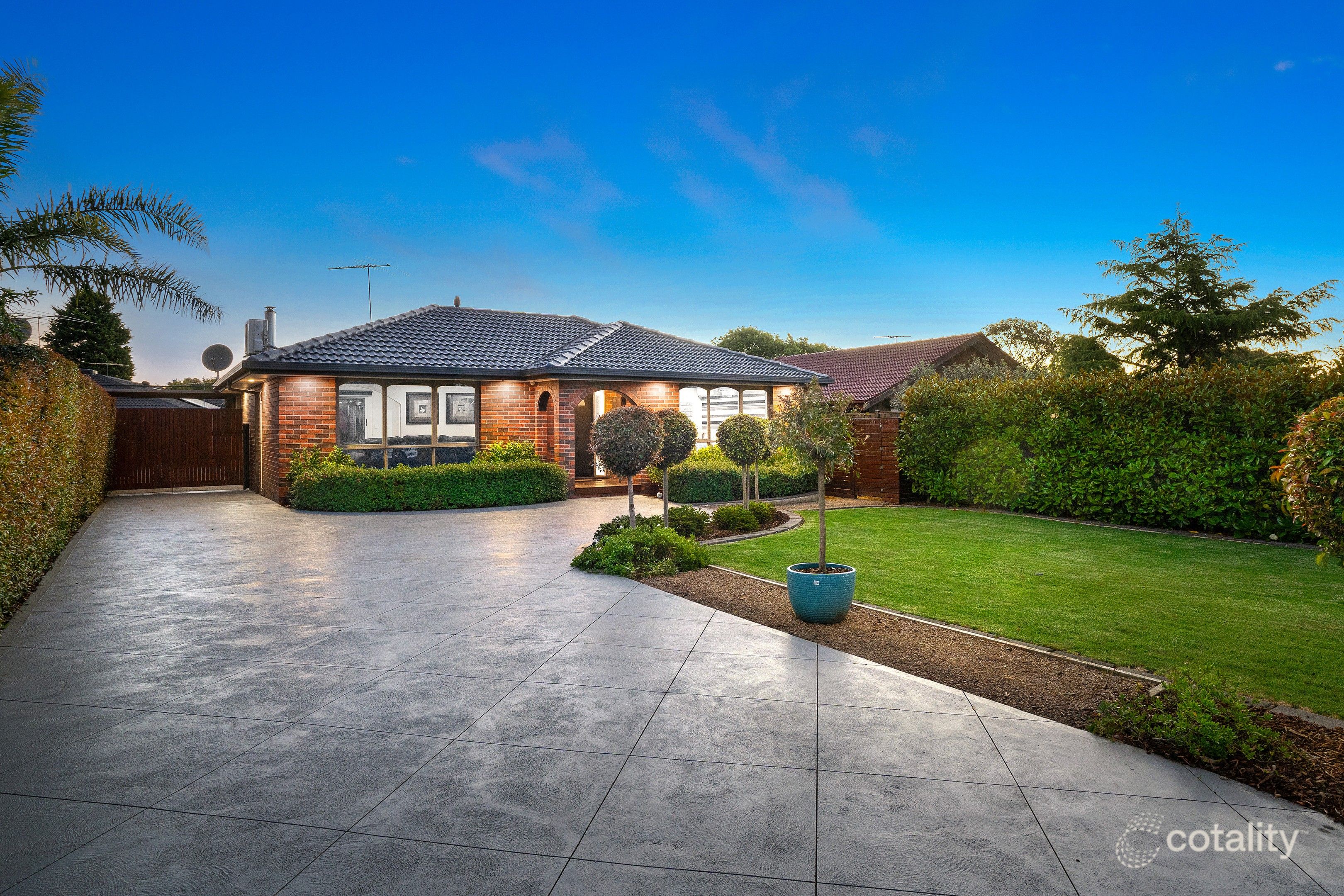 25 Madigan Cres, Mill Park, VIC 3082