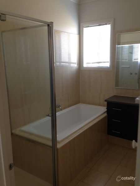 4 Gautam Gr, Harkness, VIC 3337