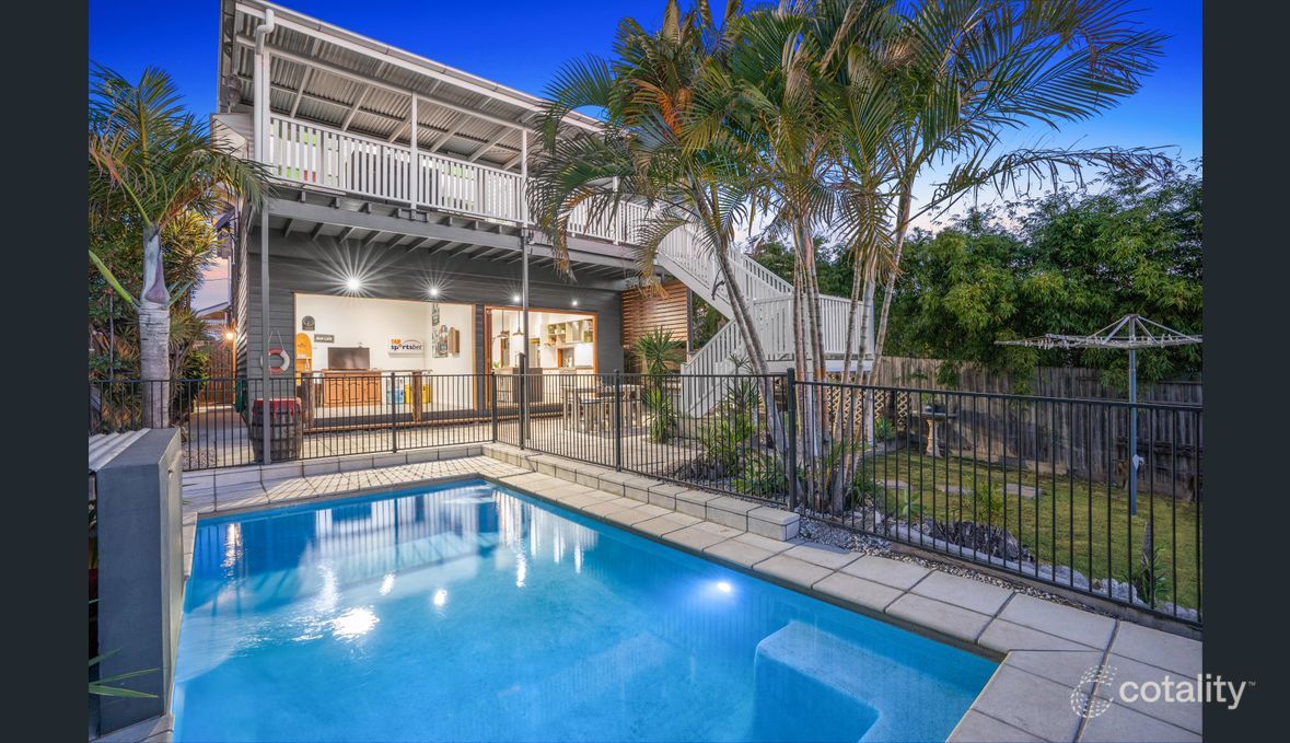 72 Gordon Pde, Manly, QLD 4179