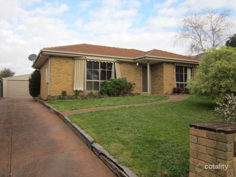 2 Dobson Ct, Pakenham, VIC 3810