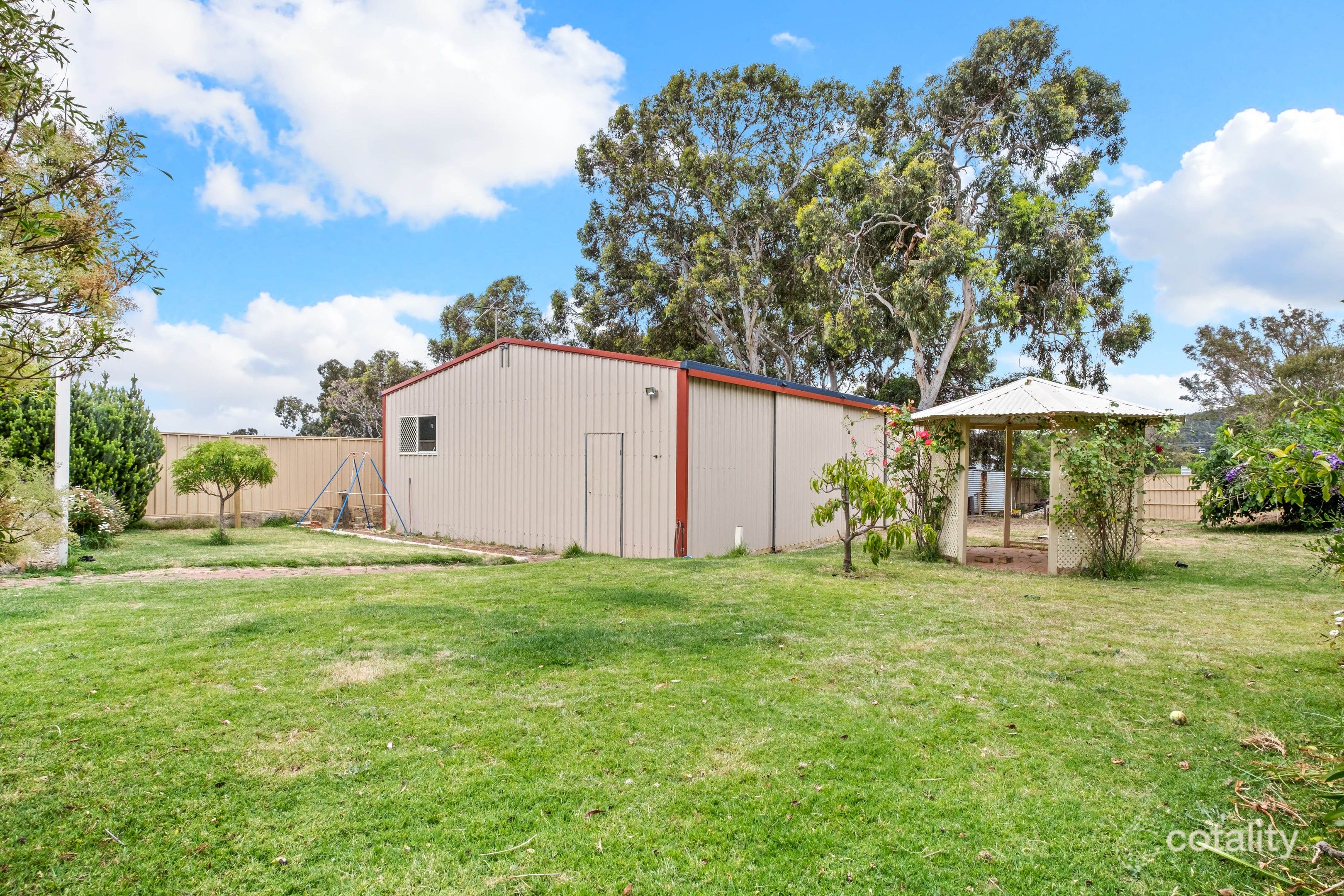 28 Hill St, Kelmscott, WA 6111