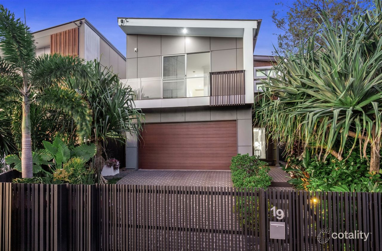 19 Tathra St, Stafford, QLD 4053