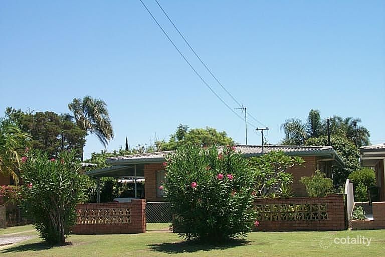 11 Nambur St, Runaway Bay, QLD 4216