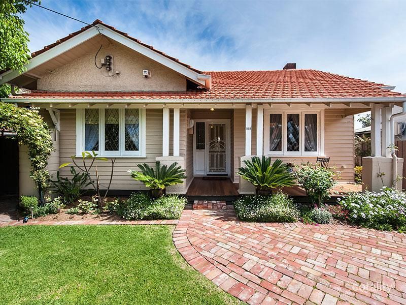 221 Douglas Pde, Newport, VIC 3015