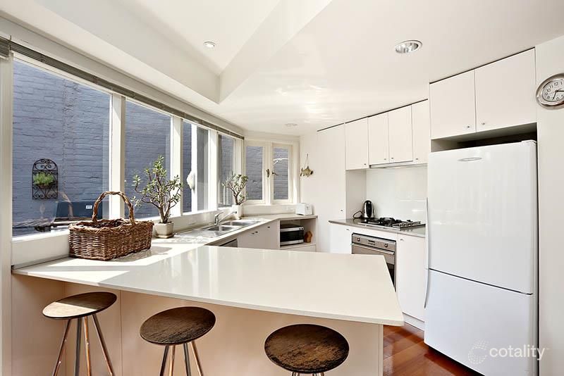 65 Fairbairn Rd, Toorak, VIC 3142
