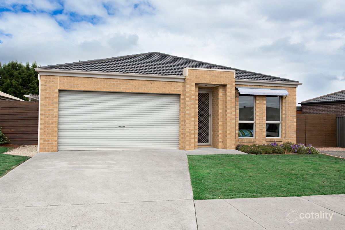 16 Holstein Cl, Delacombe, VIC 3356