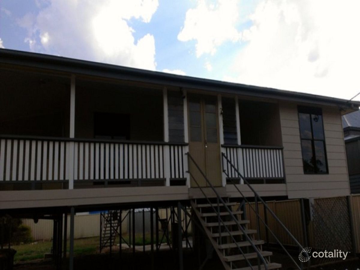 3b Roberts St, Emerald, QLD 4720