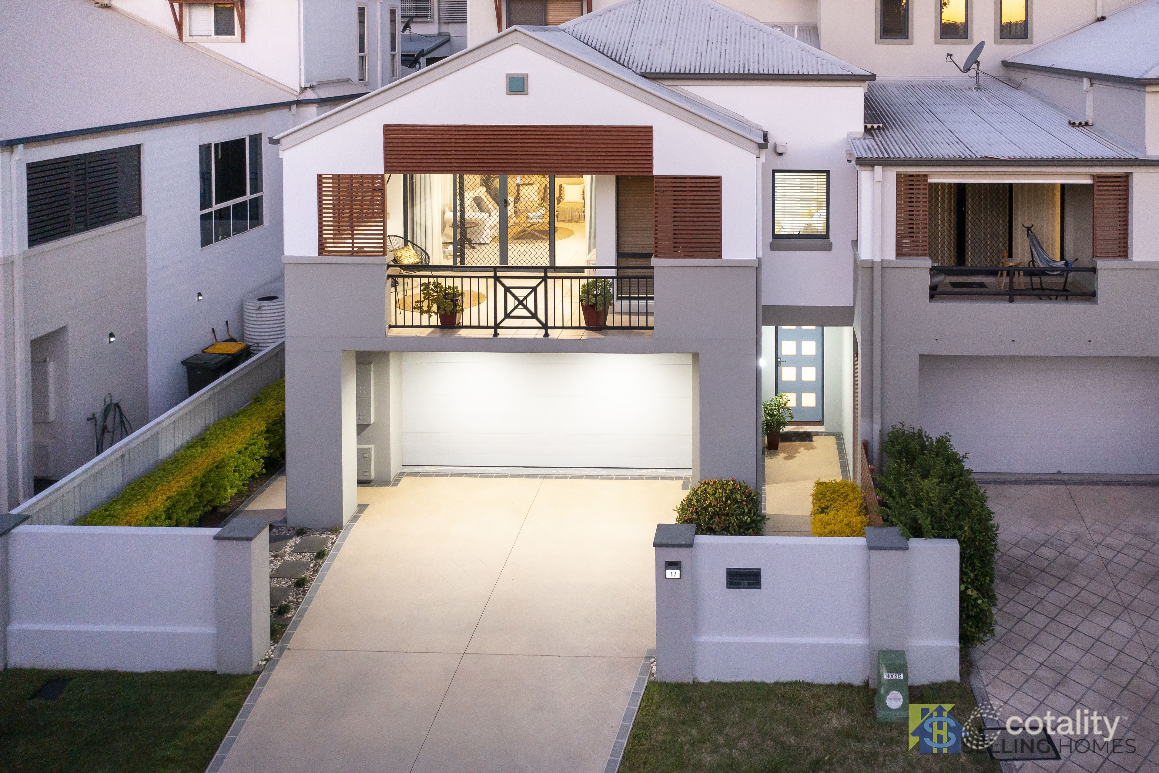 17 Greenway Cct, Mount Ommaney, QLD 4074