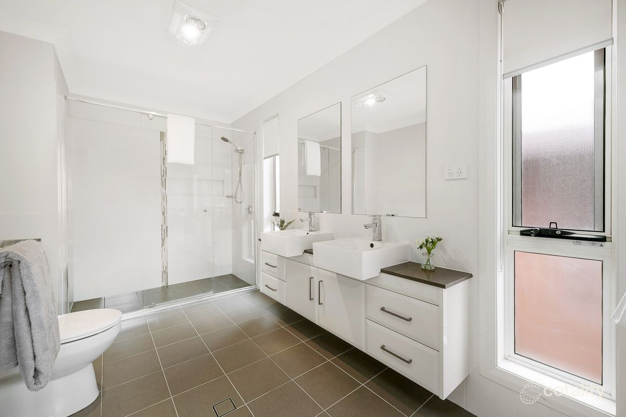 81 Rowe Dr, Potts Hill, NSW 2143