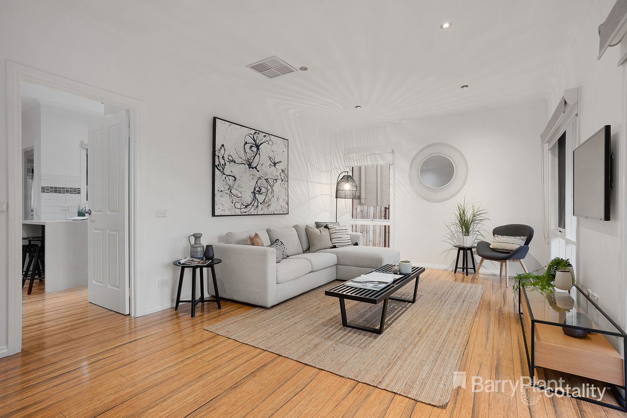 6a Kirwana Gr, Montmorency, VIC 3094