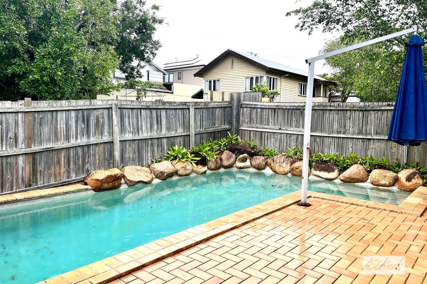 16 Hyde Rd, Yeronga, QLD 4104