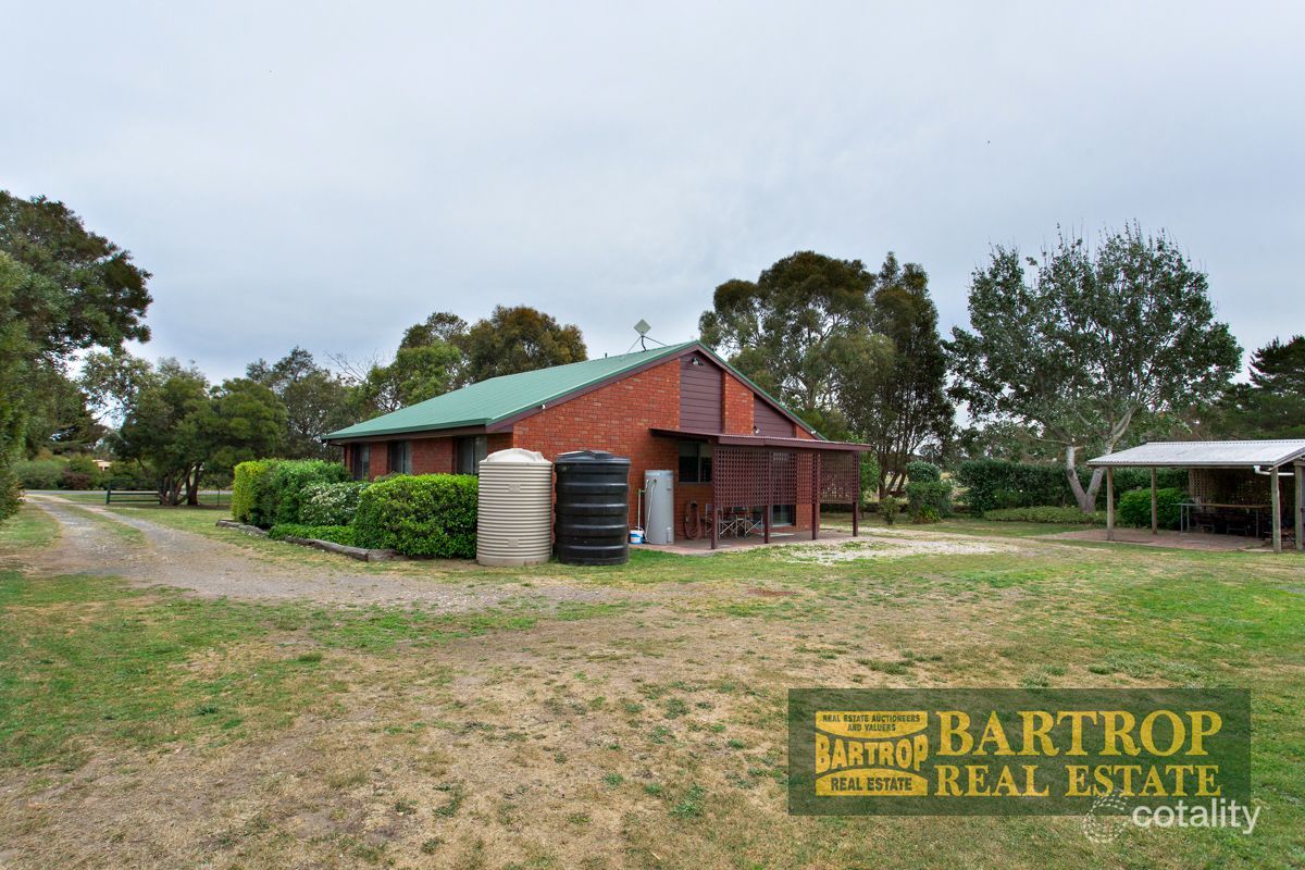 16 Racecourse Rd, Haddon, VIC 3351