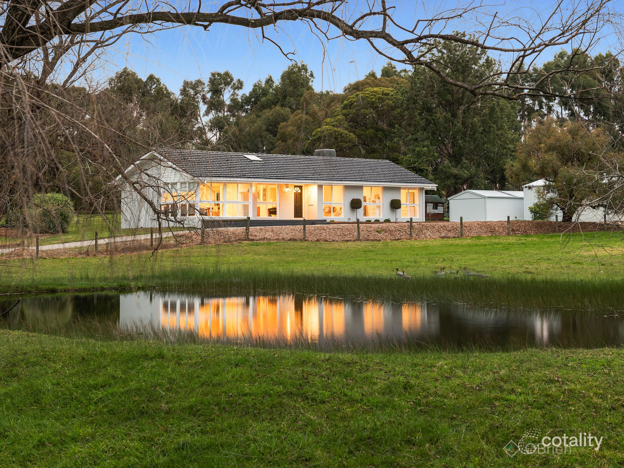 1 Fiona Dr, Cranbourne South, VIC 3977