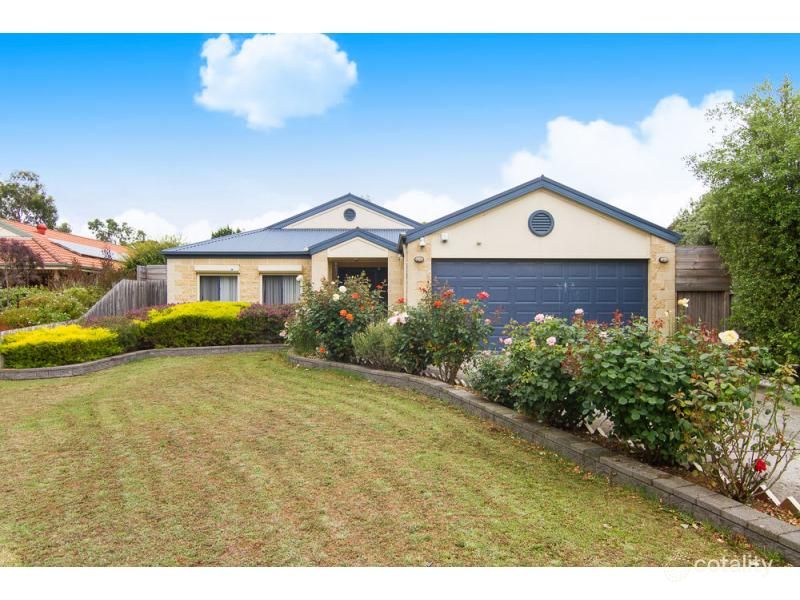 8 Little Acre Cl, Langwarrin, VIC 3910