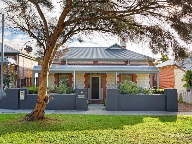 137 Edmund St, Beaconsfield, WA 6162