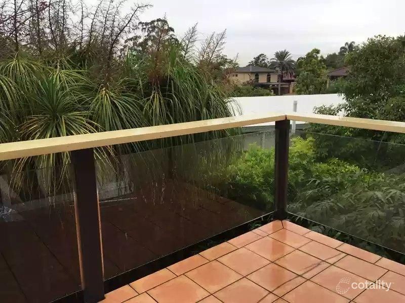 33 Chapel Hill Rd, Chapel Hill, QLD 4069