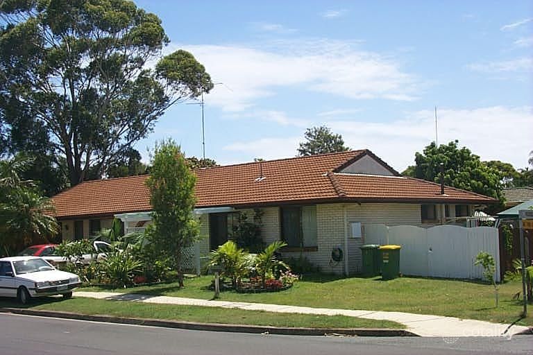 2/111 Mountain View Ave, Miami, QLD 4220