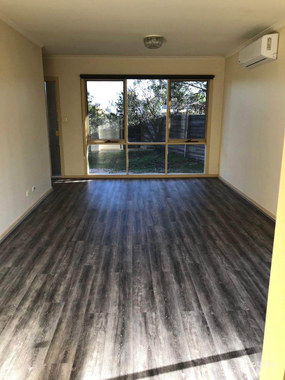 1/103-105 Pasley St, Sunbury, VIC 3429