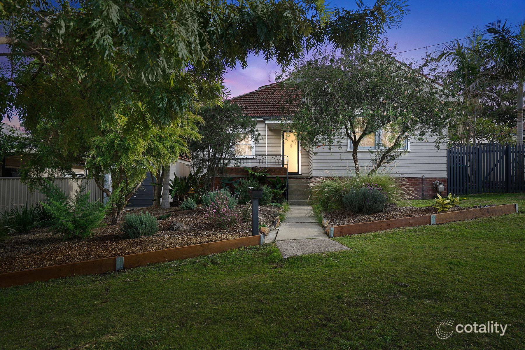 2 Clarence Rd, Waratah West, NSW 2298