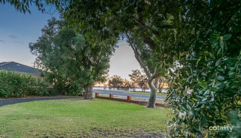 207 Old Coast Rd, Australind, WA 6233