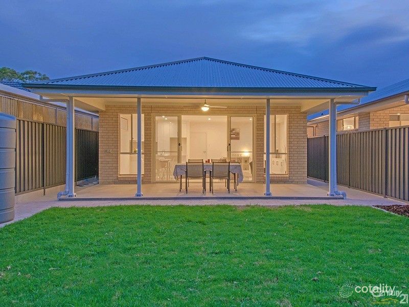 11 Harcourt Ave, Clovelly Park, SA 5042