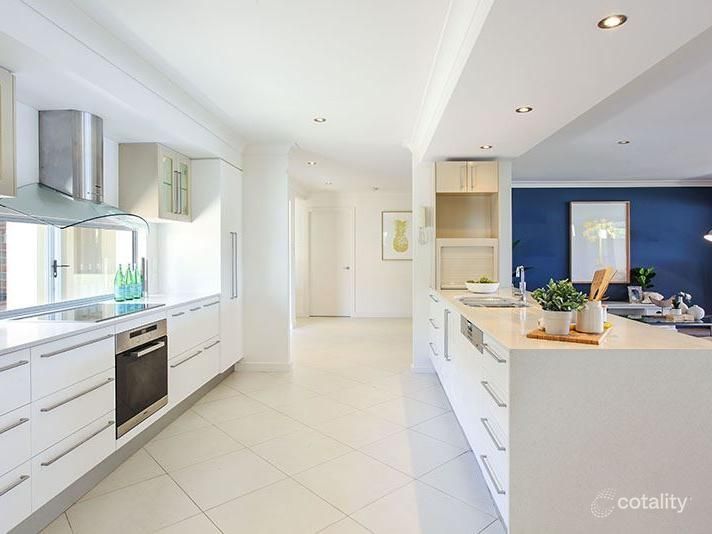 6 River Cres, Broadbeach Waters, QLD 4218