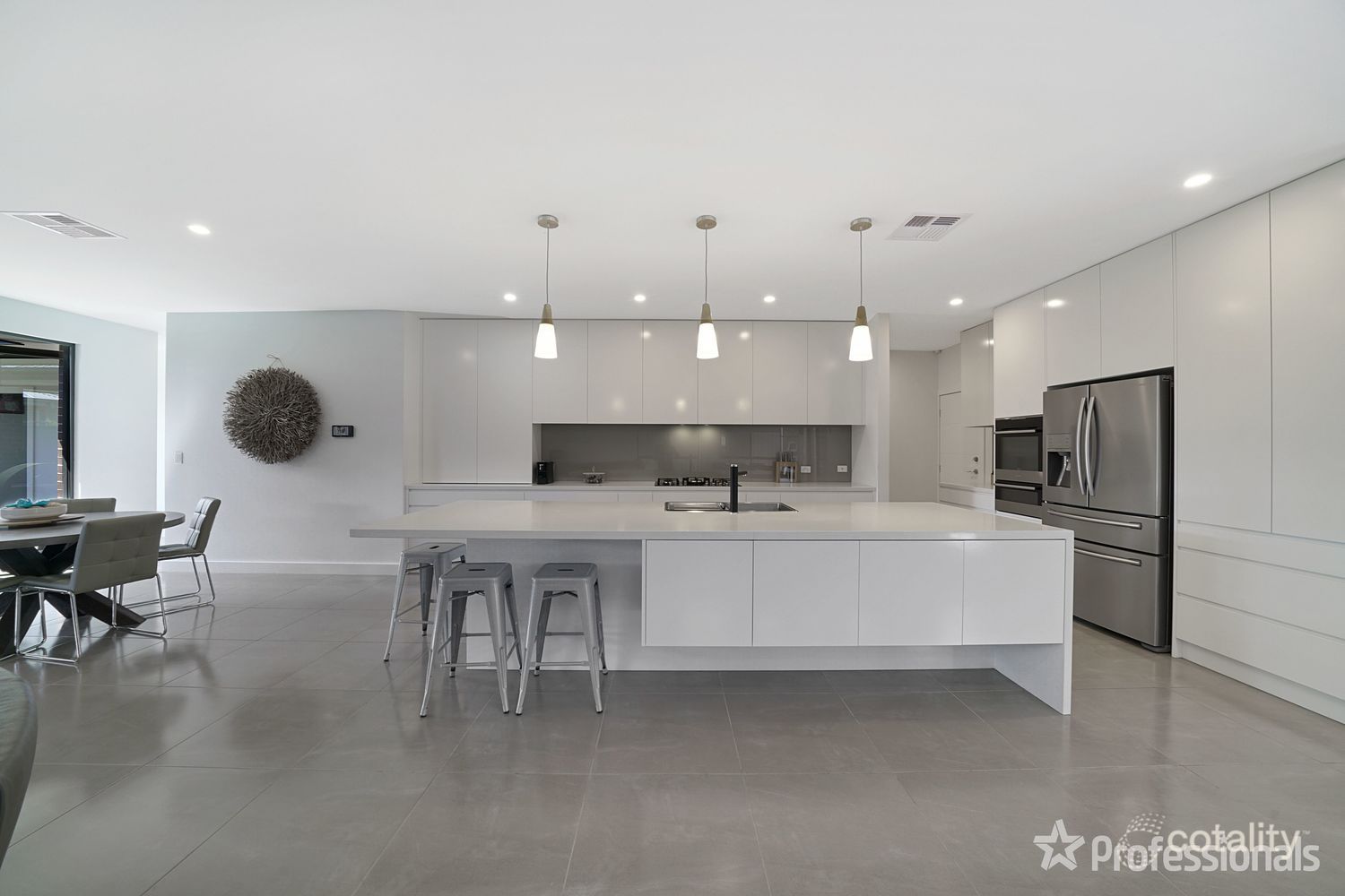 20 Jenolan Cct, Harrington Park, NSW 2567