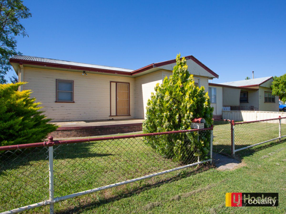 1/2 Begonia St, South Tamworth, NSW 2340