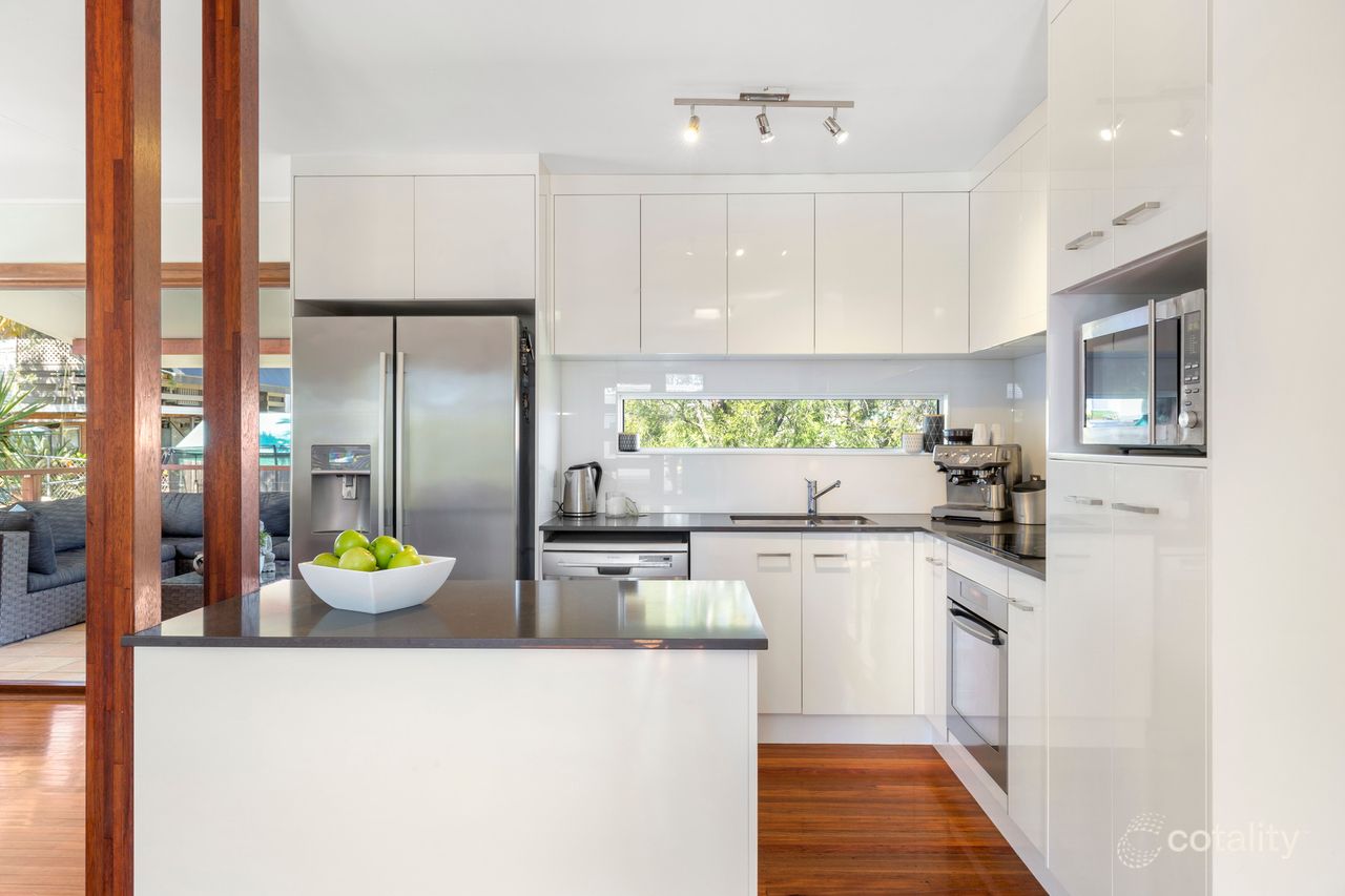 3 Linfield St, Mansfield, QLD 4122