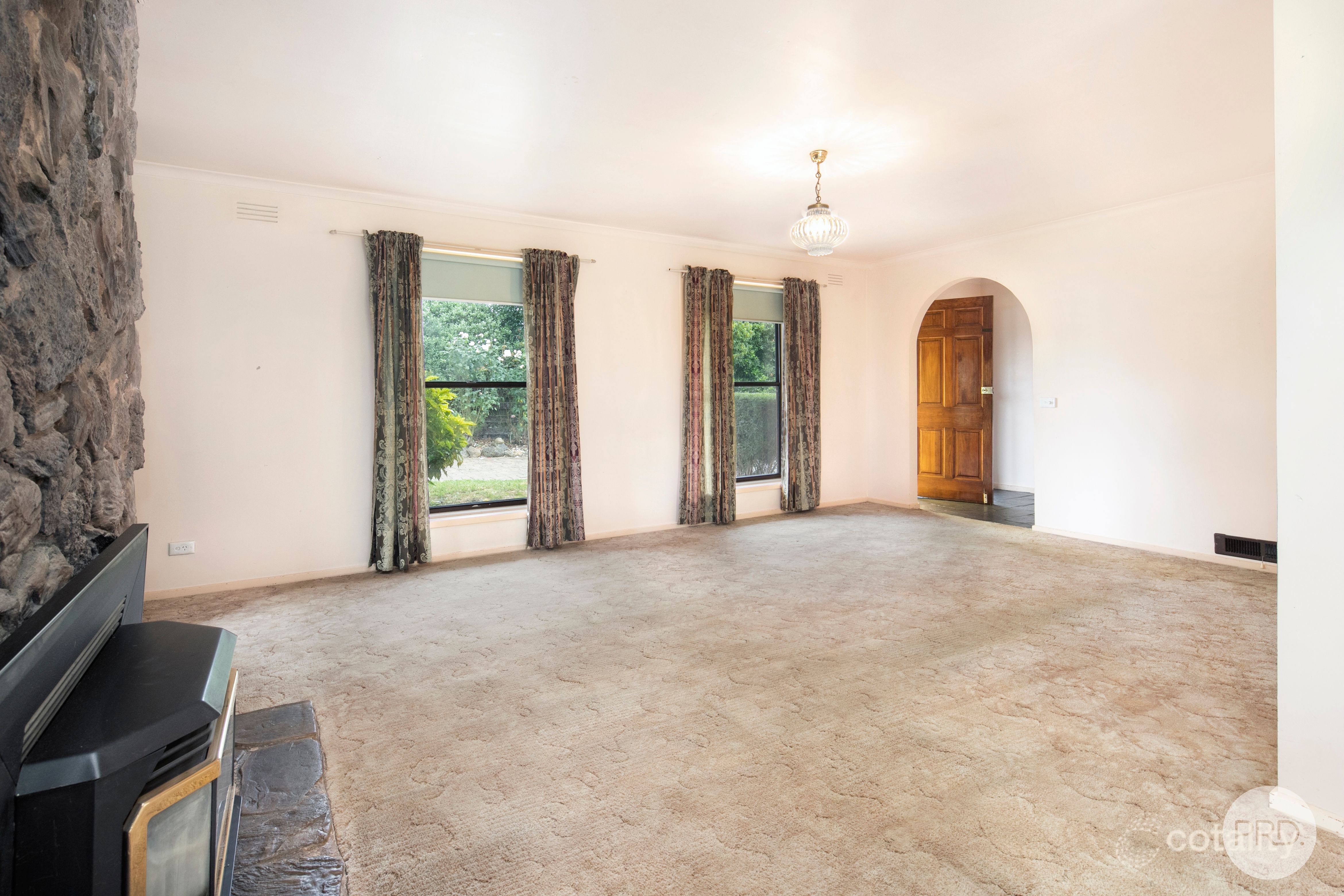 5 Madden Cl, Cardigan Village, VIC 3352