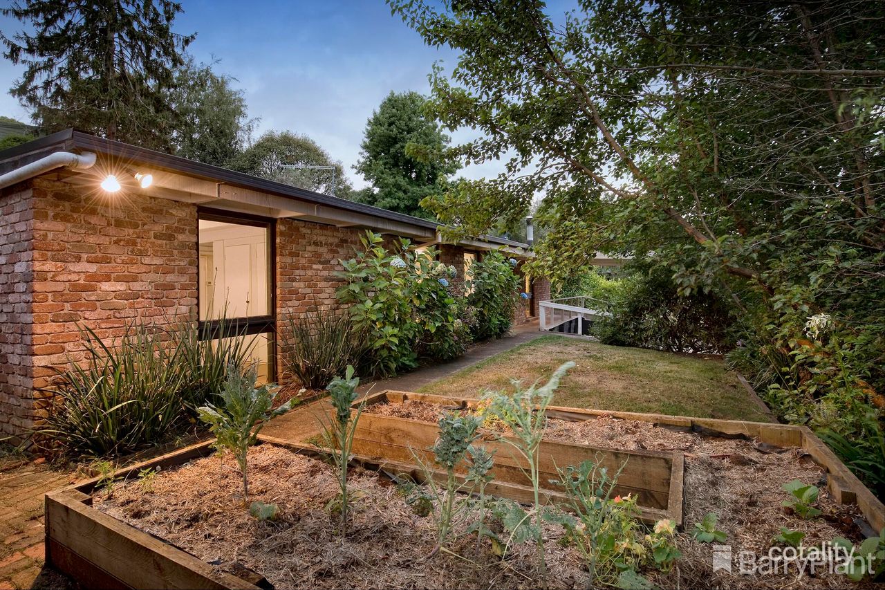 15 Emerald Lake Rd, Emerald, VIC 3782