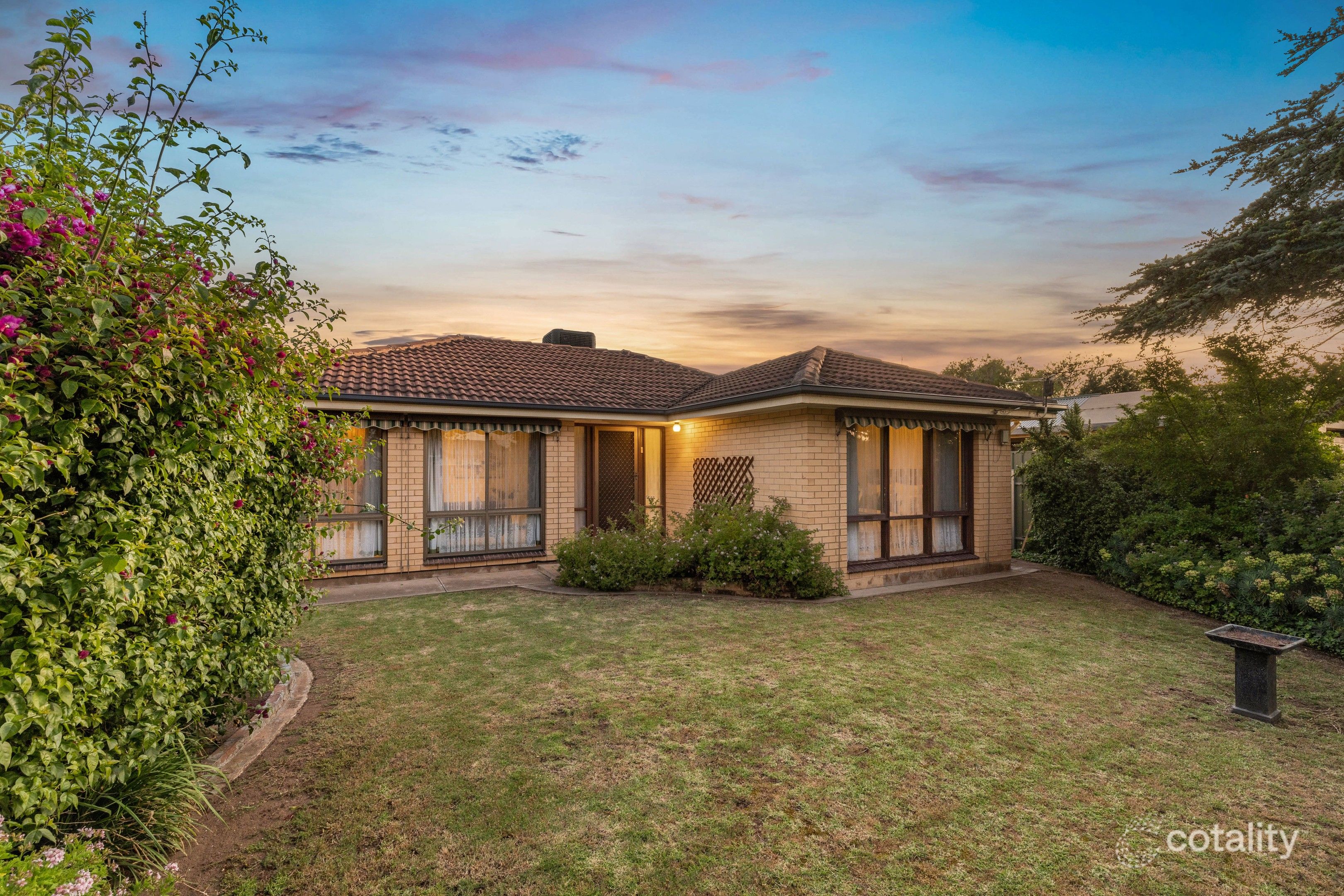 17 Beacon Cres, Seaford, SA 5169