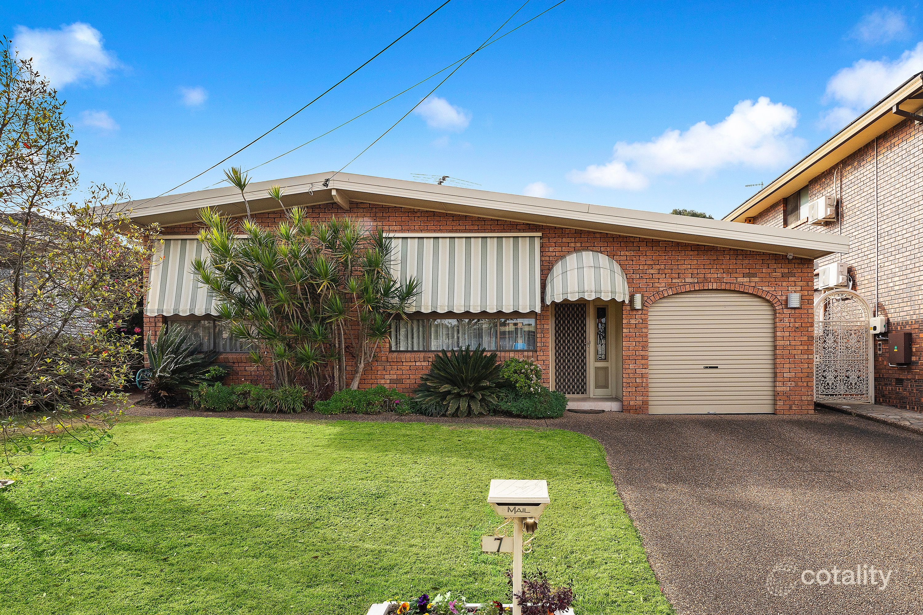 7 Dernancourt Pde, Milperra, NSW 2214
