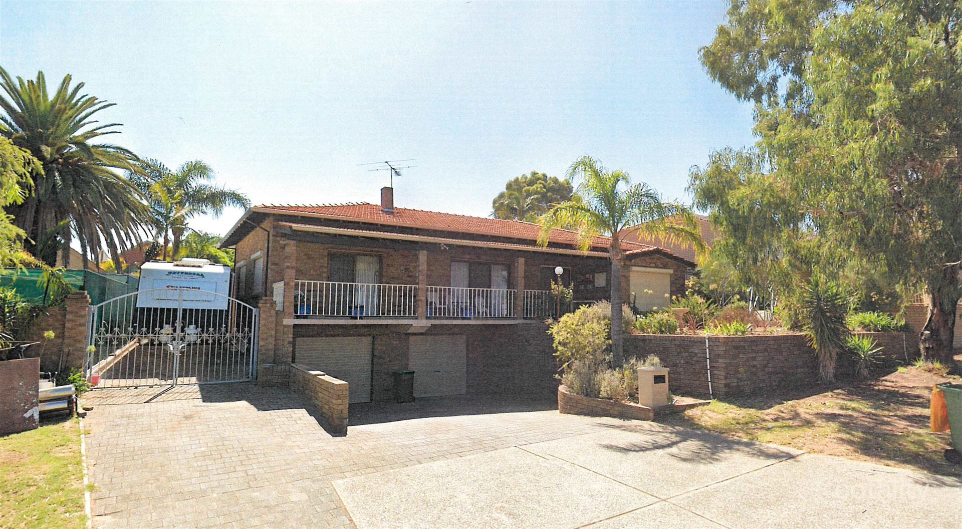 5 Shelley Way, Lake Coogee, WA 6166