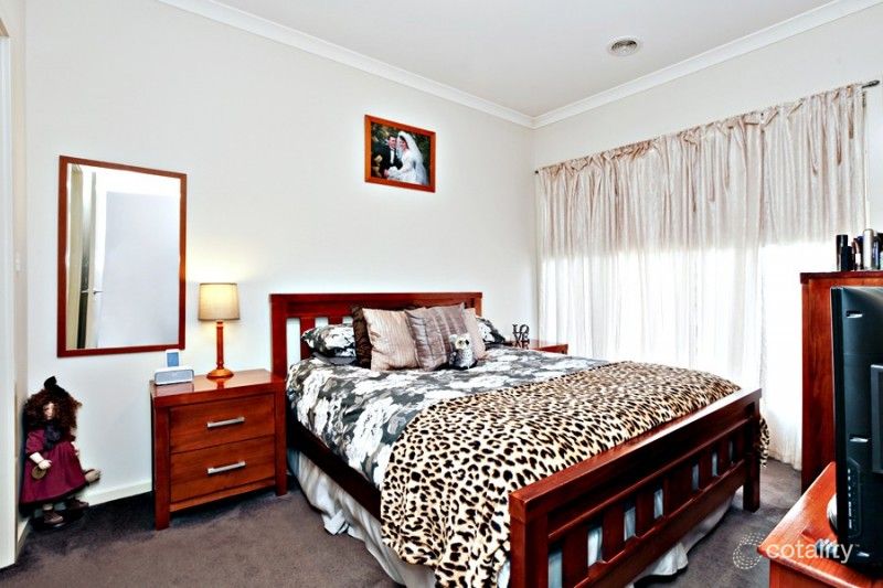 2/40 Bridlepath Dr, Truganina, VIC 3029