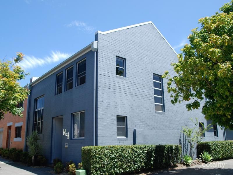 1 Lonsdale Pl, Varsity Lakes, QLD 4227