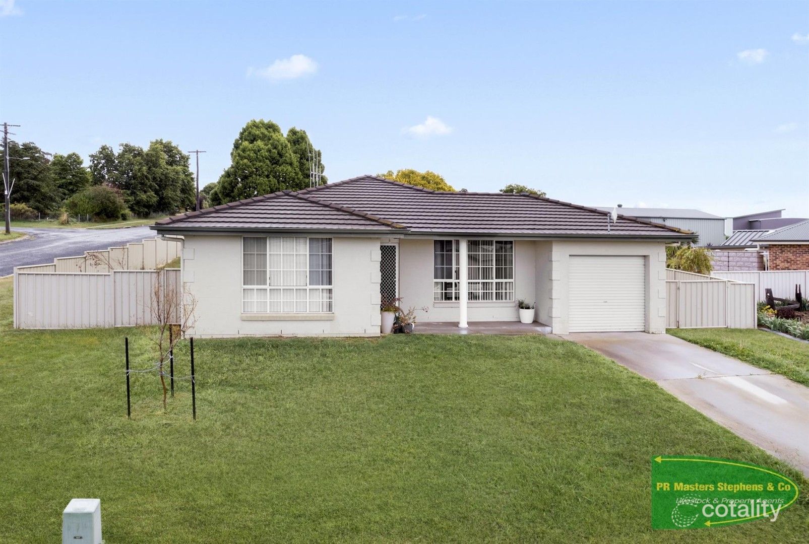 1 Johnston Cres, Blayney, NSW 2799