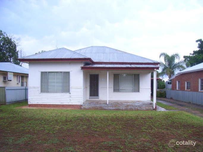 33 Pearce St, Parkes, NSW 2870