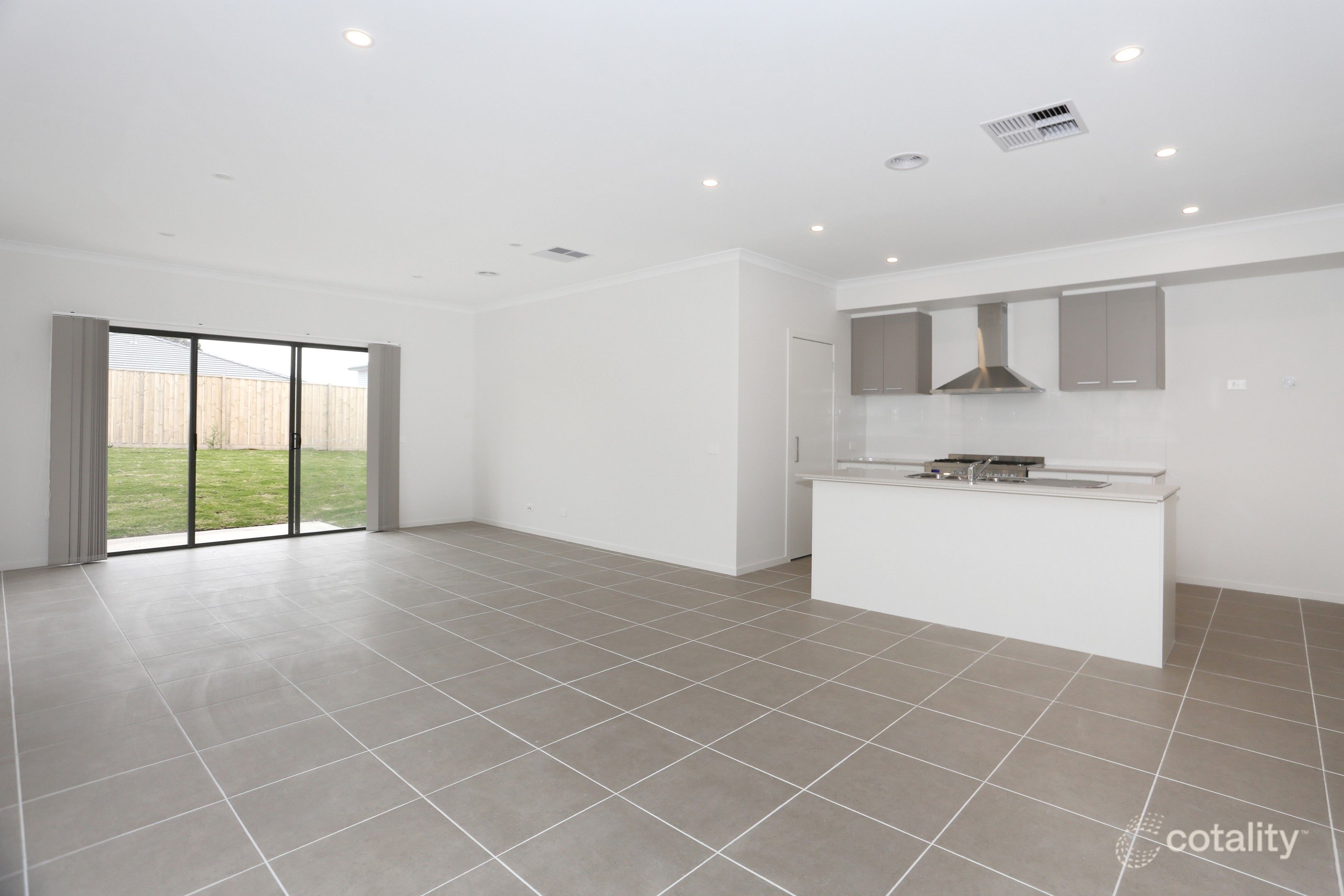 290 Riverwood Dr, Junction Village, VIC 3977