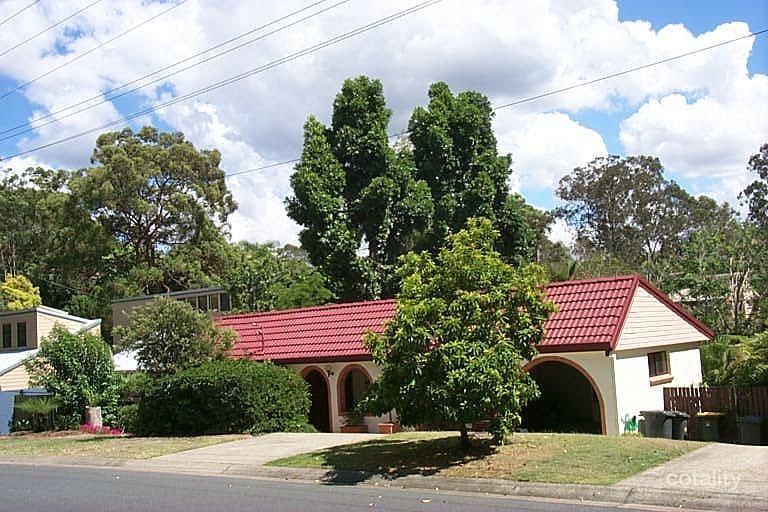 11 Neptune St, Chapel Hill, QLD 4069