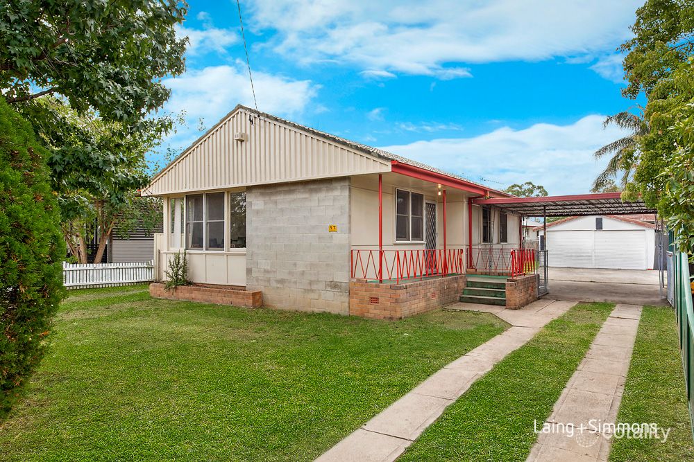 17 Gasmata Cres, Whalan, NSW 2770