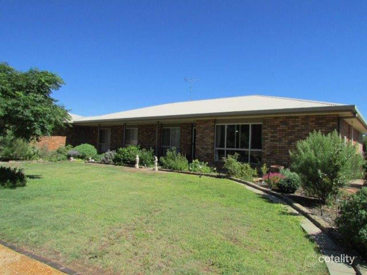 22 Asquith Res, Warracknabeal, VIC 3393
