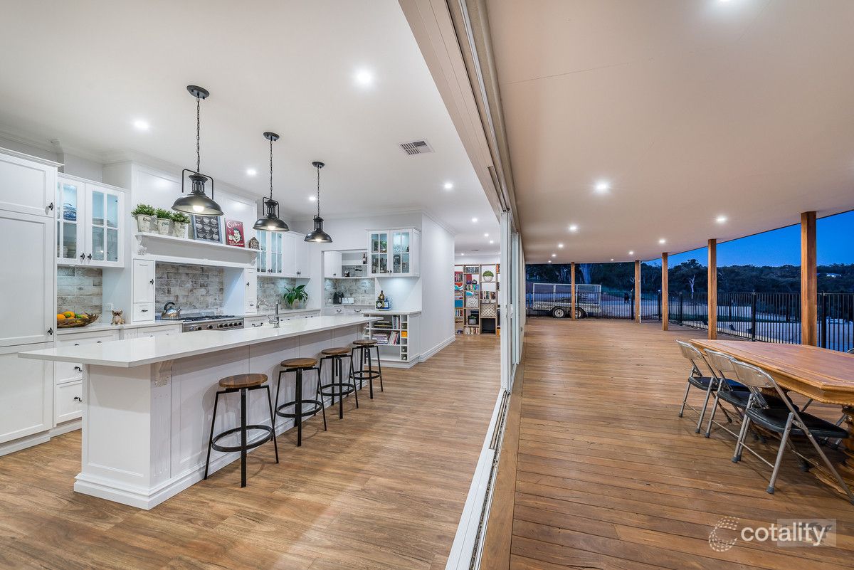 13 Wallaroo Dr, Chittering, WA 6084