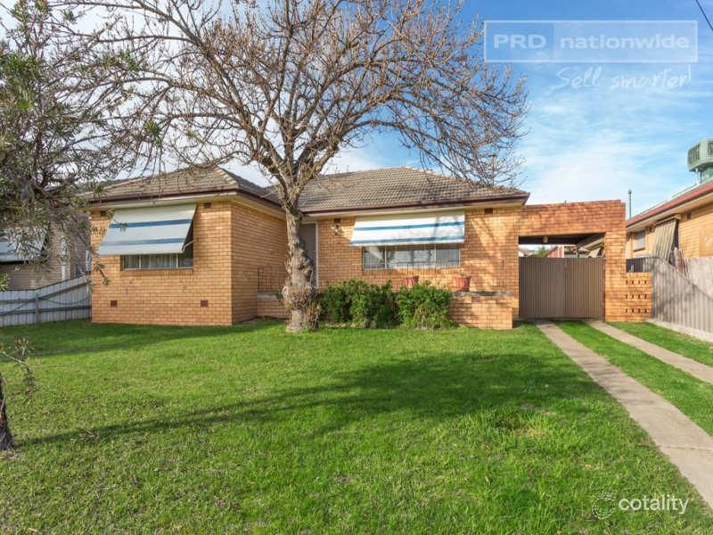 19 Nixon Cres, Tolland, NSW 2650