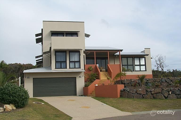 15 Coconut Gr, Castaways Beach, QLD 4567