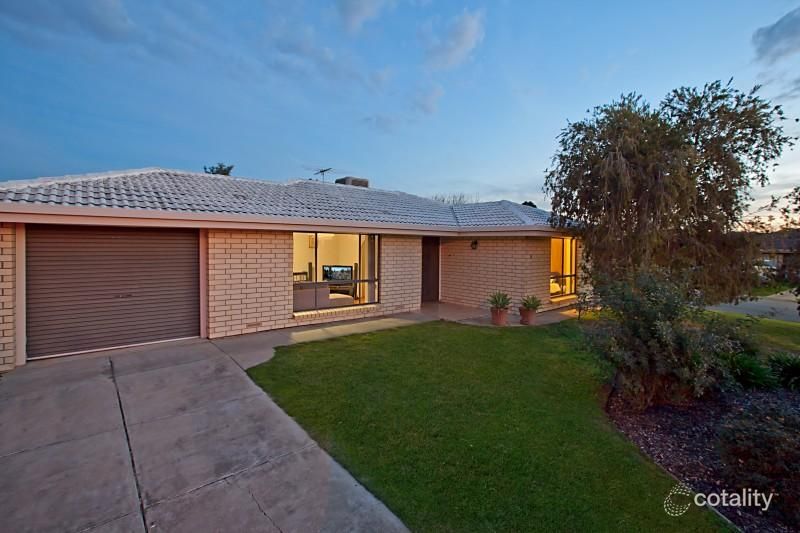 5 Kanimbla Cres, Craigmore, SA 5114