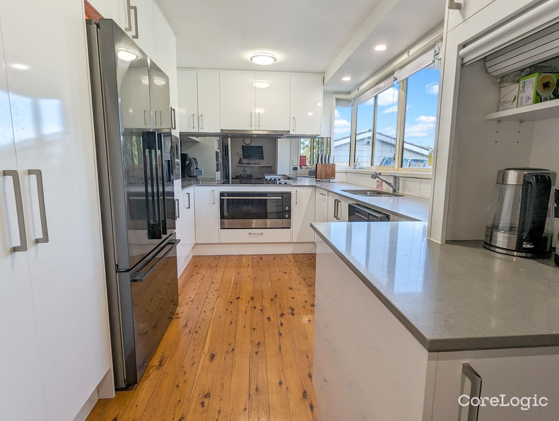 19 Natan Pl, Cordeaux Heights, NSW 2526
