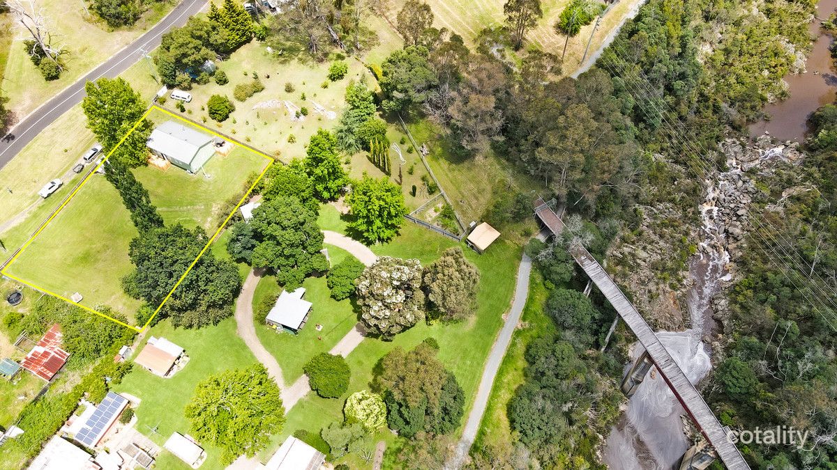 11 Hall Rd, Nowa Nowa, VIC 3887