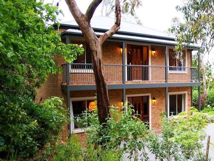 11 Hill St, Crafers West, SA 5152